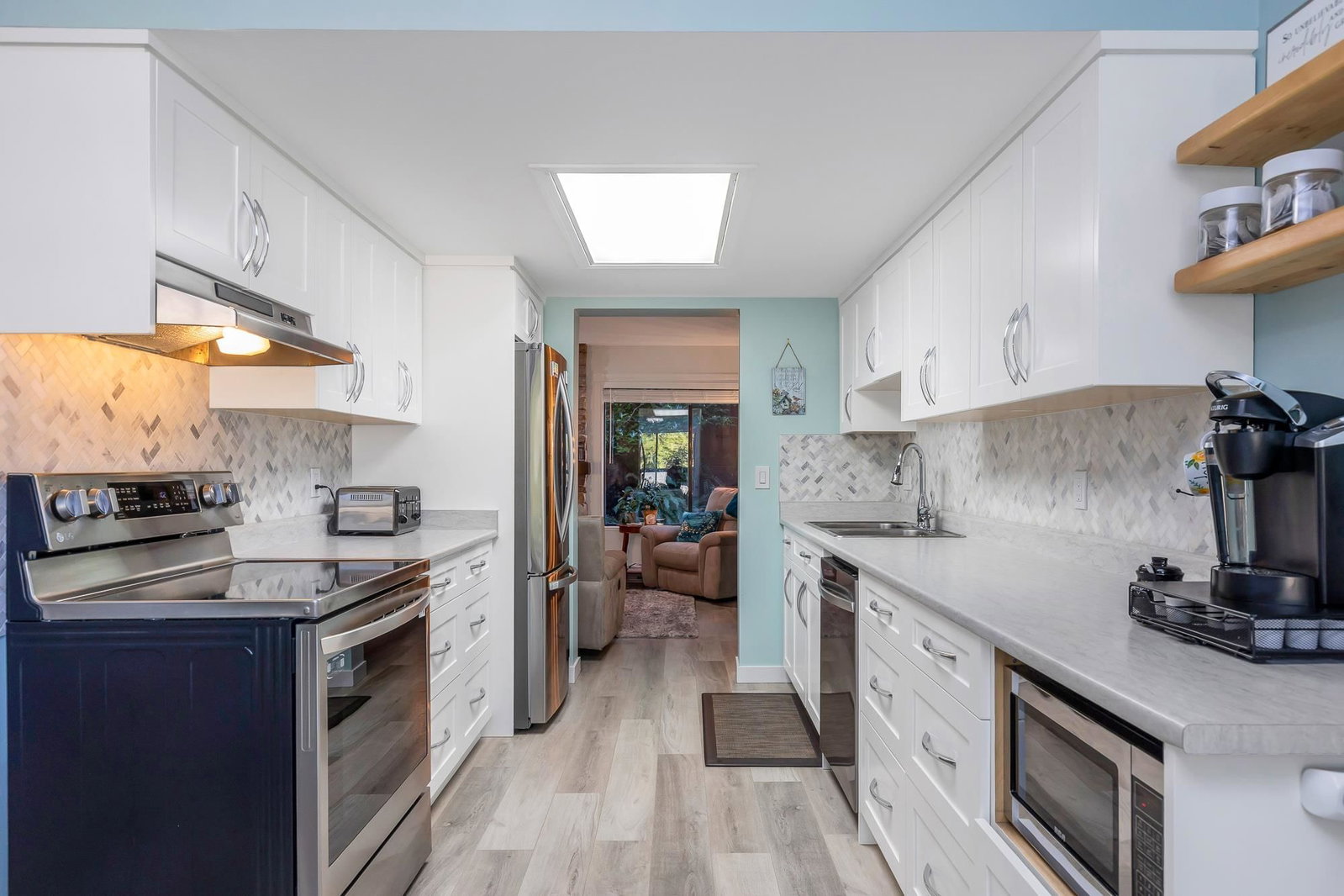 Listing Image 10