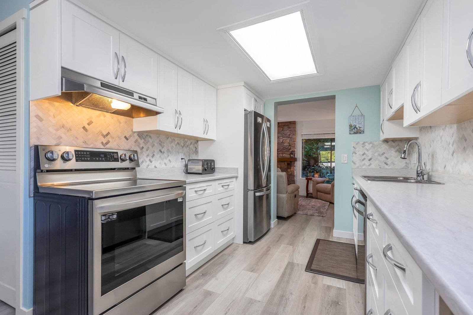 Listing Image 11