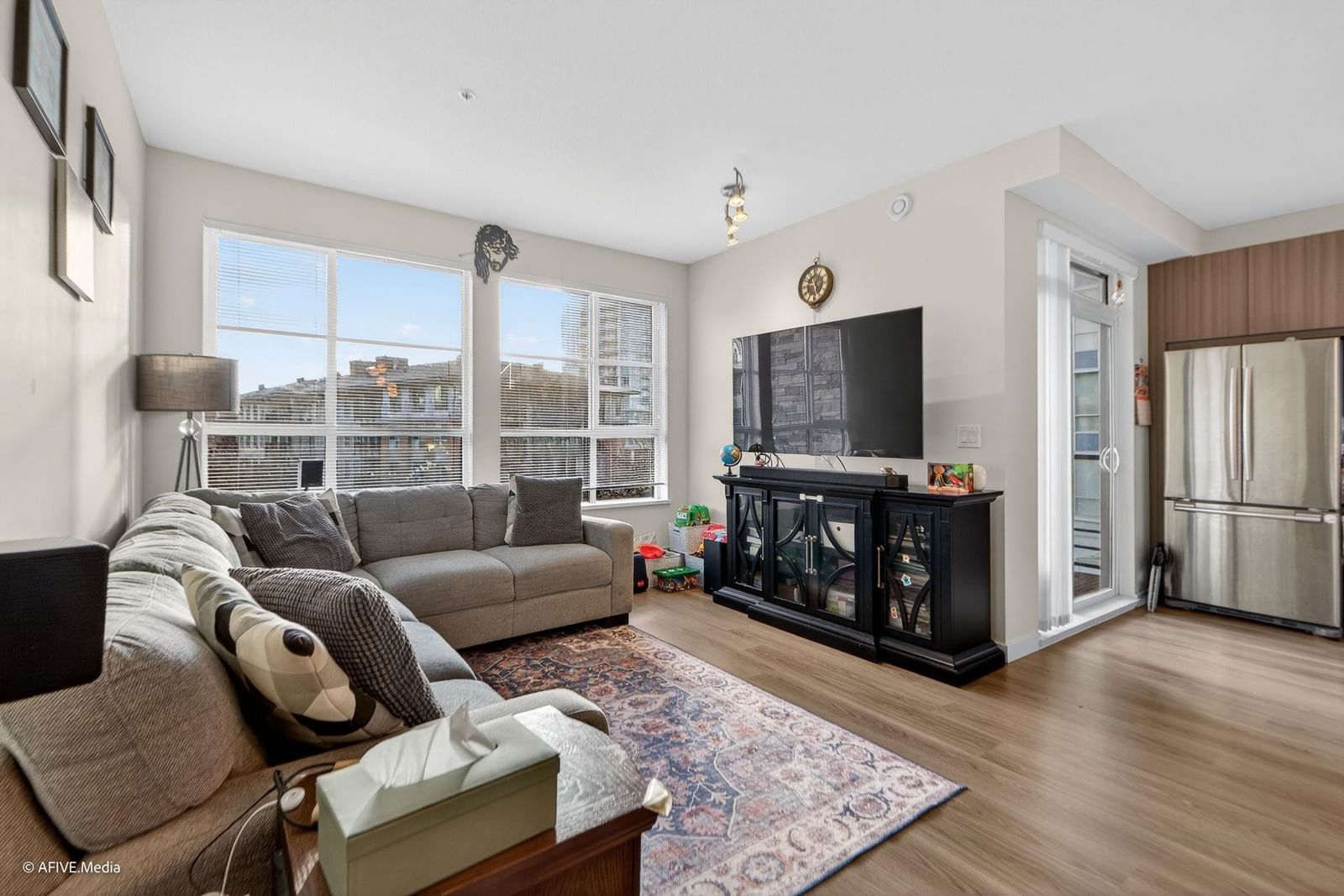 Listing Image 12