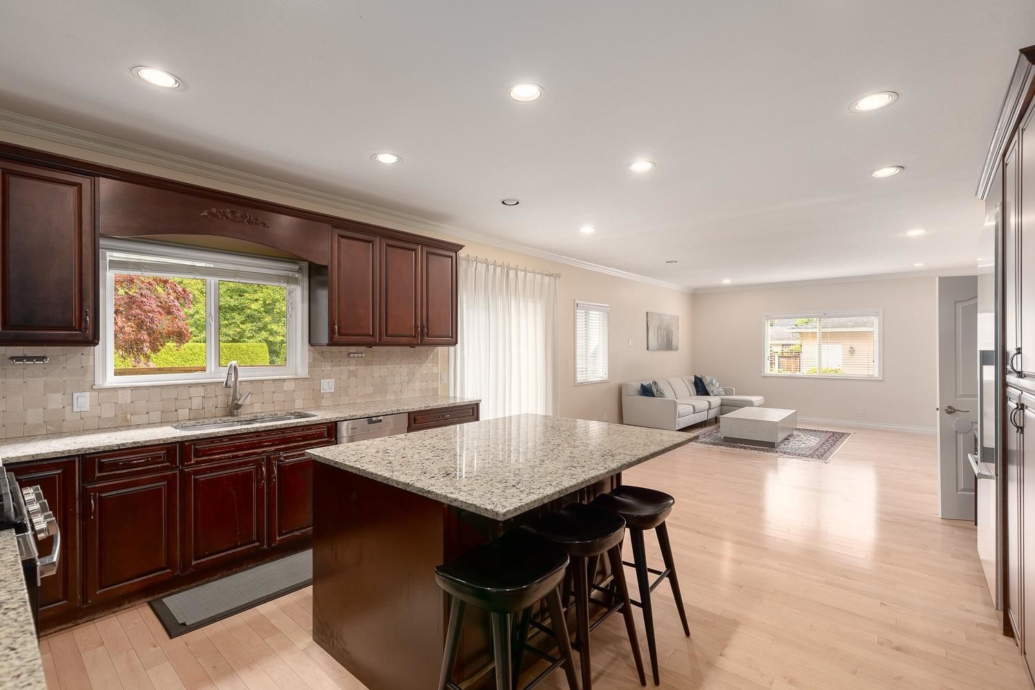 Listing Image 10