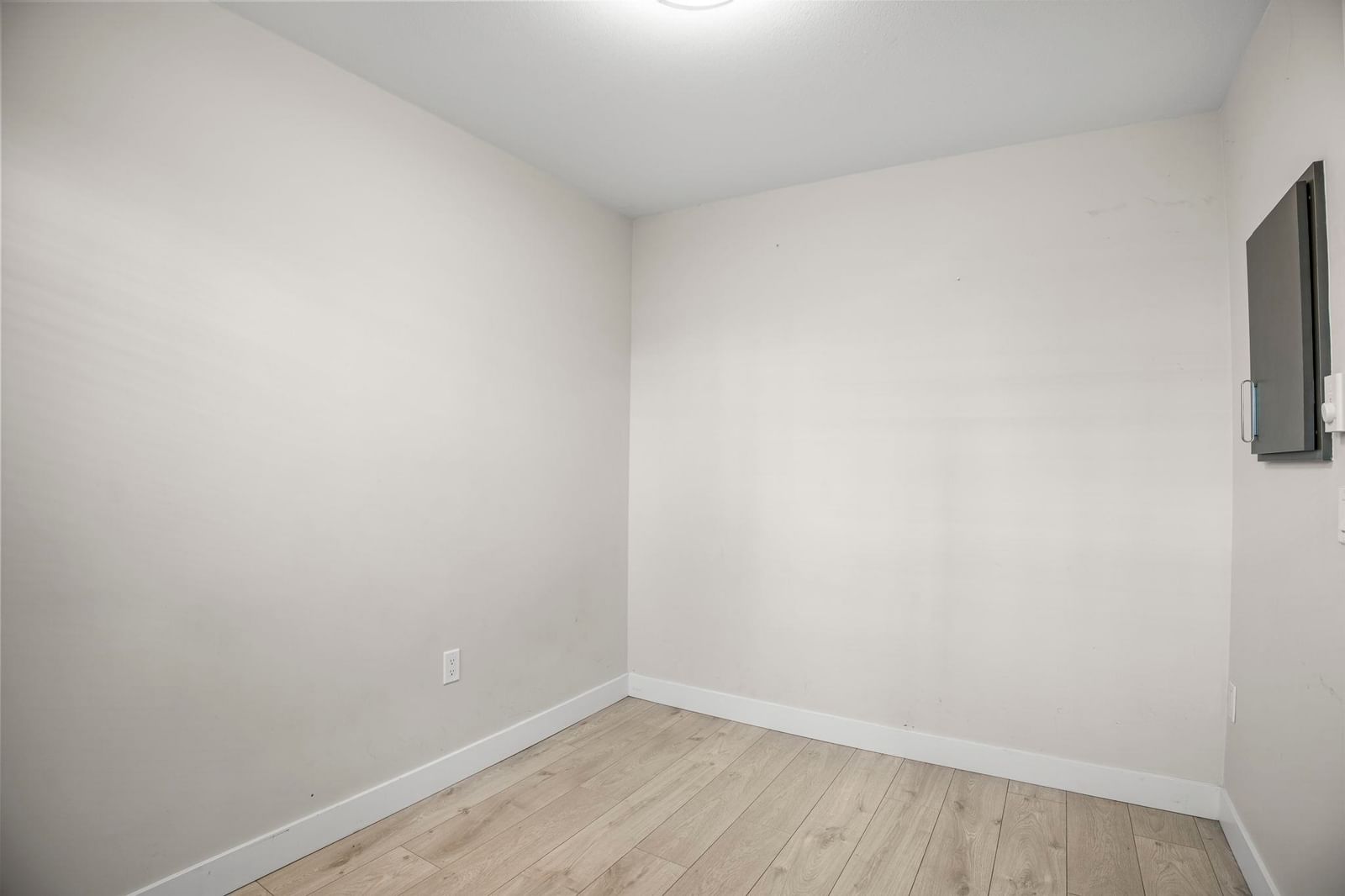 Listing Image 30