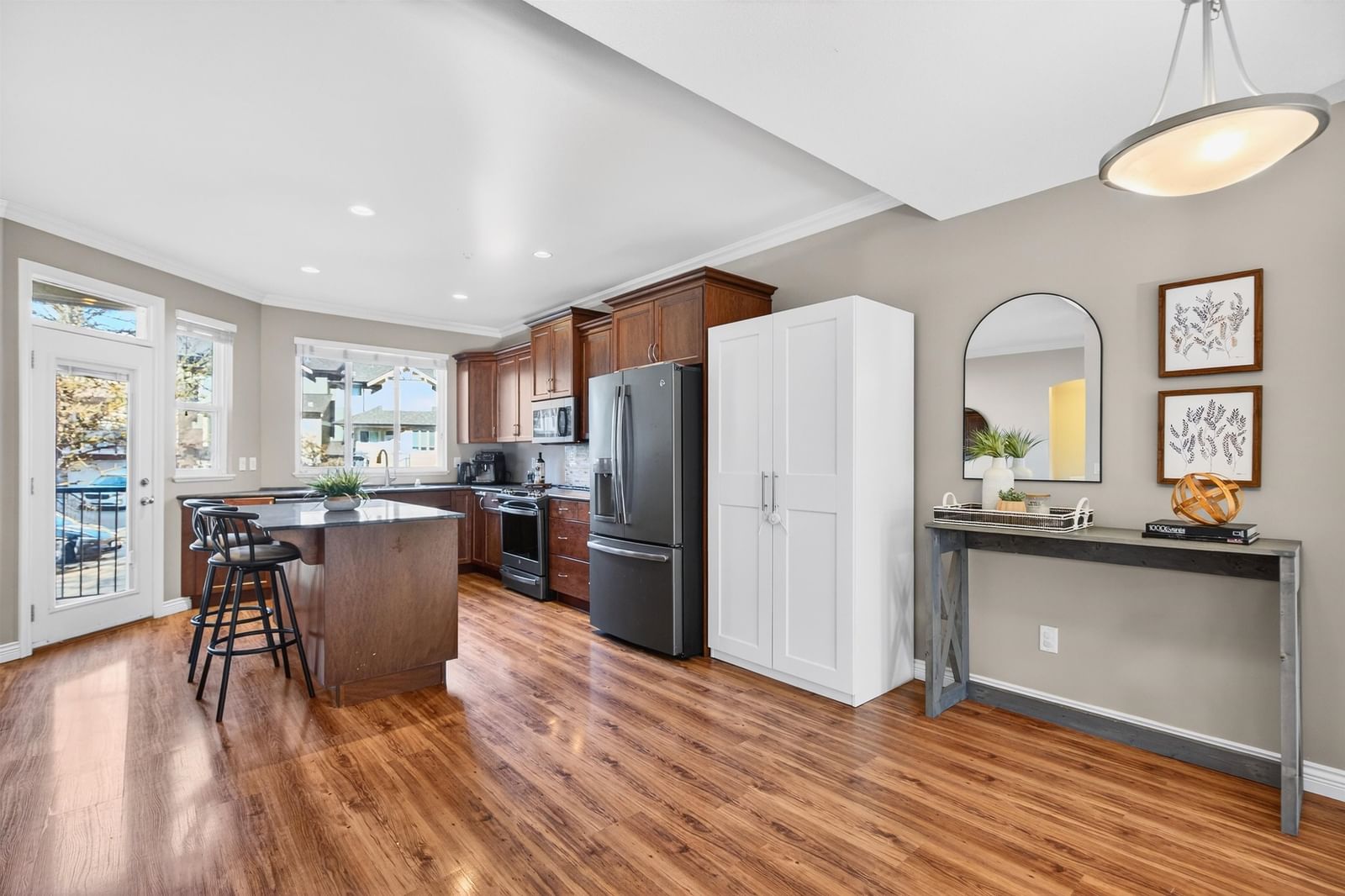 Listing Image 9