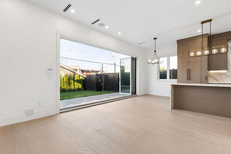 2 - 847 10 Avenue, Vancouver, V5T 2A9 | Image 2