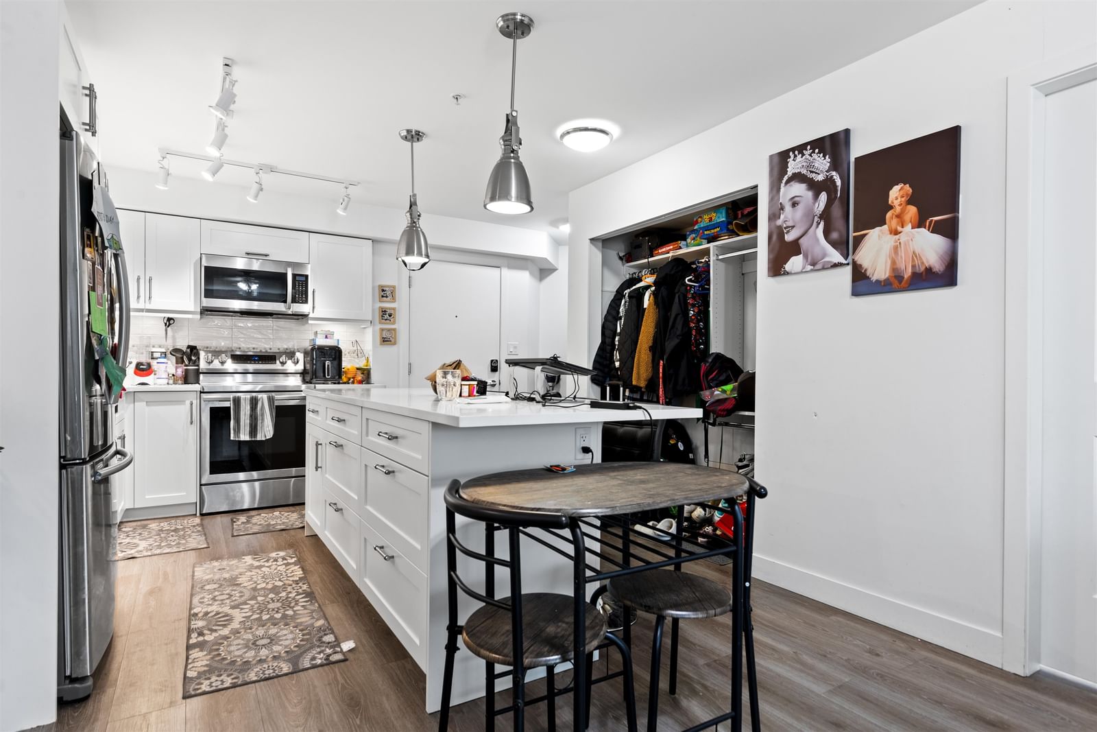 Listing Image 19
