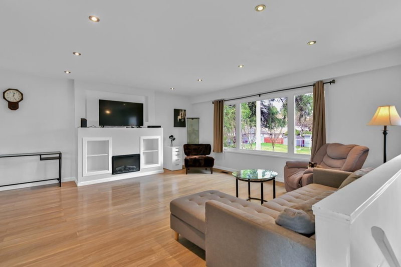 14486 109 Avenue, Surrey, V3R 1Y1 | Image 2