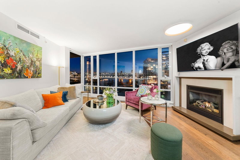 903 - 8 Smithe Mews, Vancouver, V6B 0A5 | Image 2