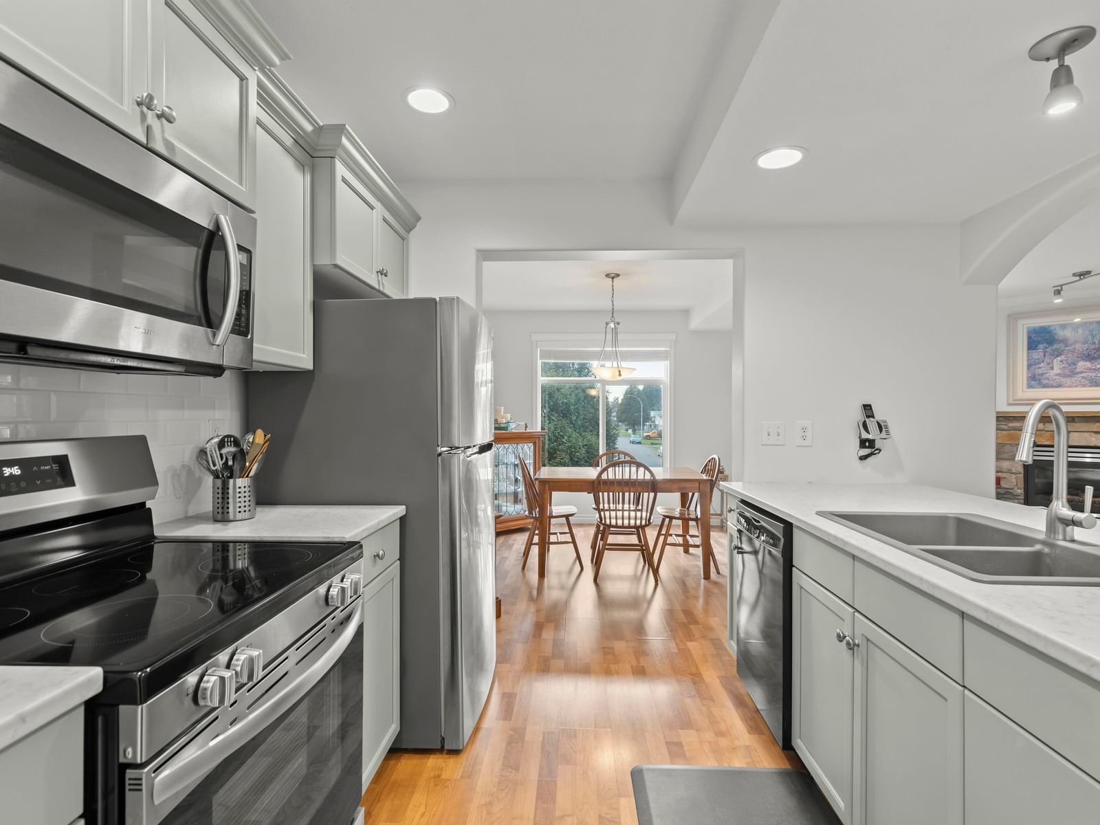 Listing Image 14