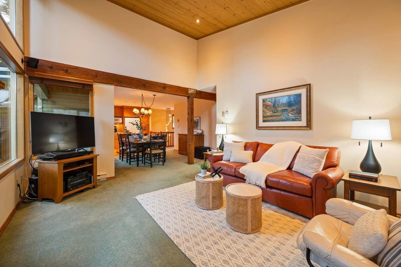 3205 Arbutus Drive, Whistler, V8E 0B8 | Image 2