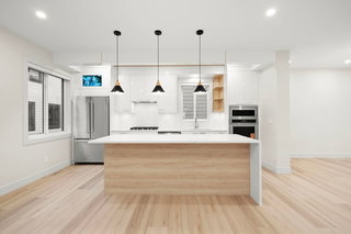 4 - 3881 Hurst Street