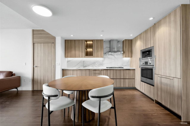 1215 - 8611 Hazelbridge Way