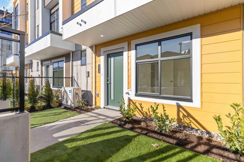 215 - 46150 Thomas Road, Chilliwack, V2R 6B3 | Image 2