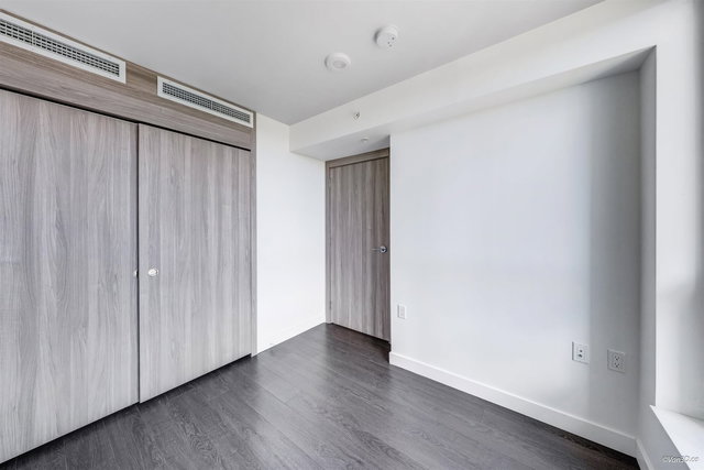 905 - 433 Marine Drive SW