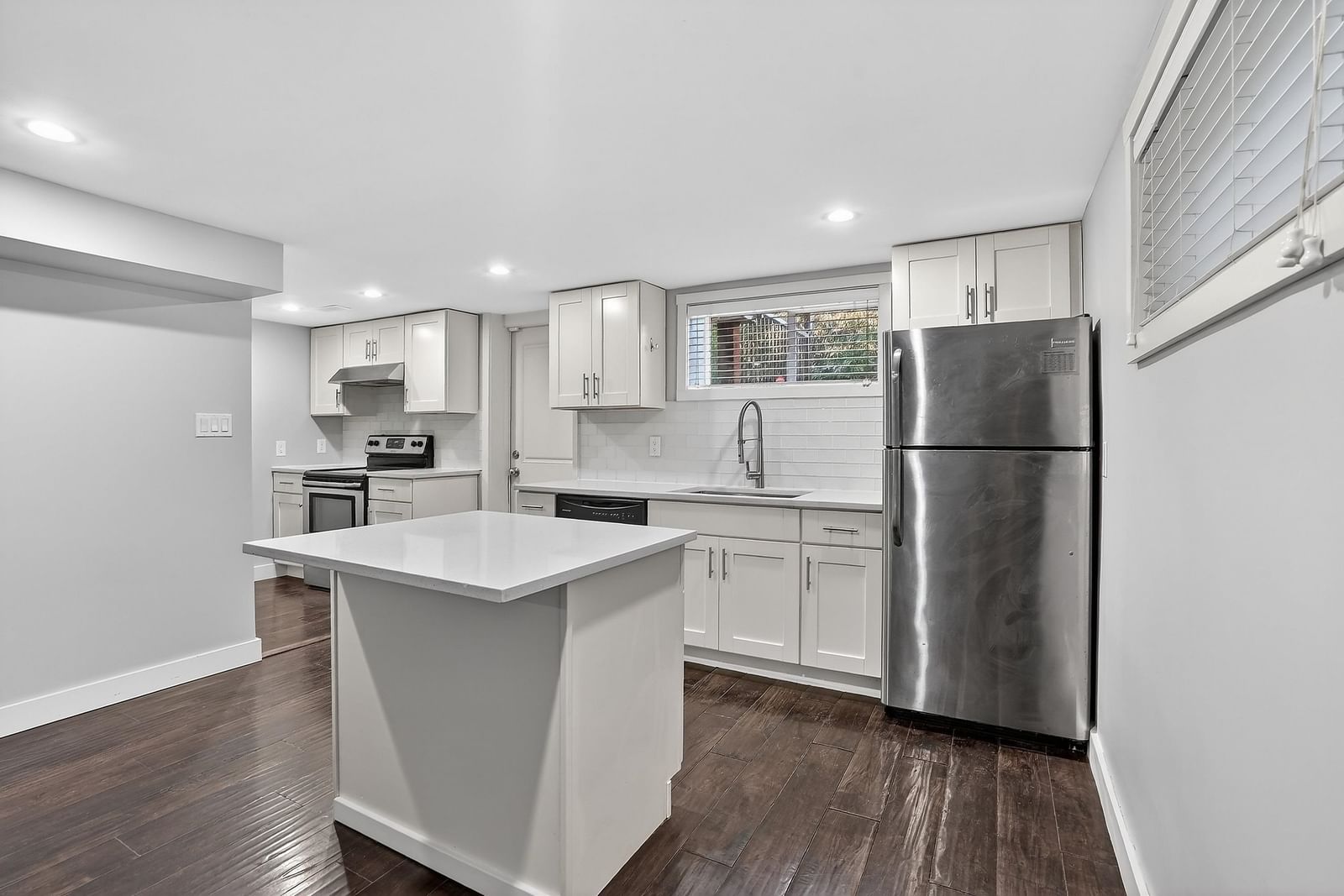 Listing Image 19