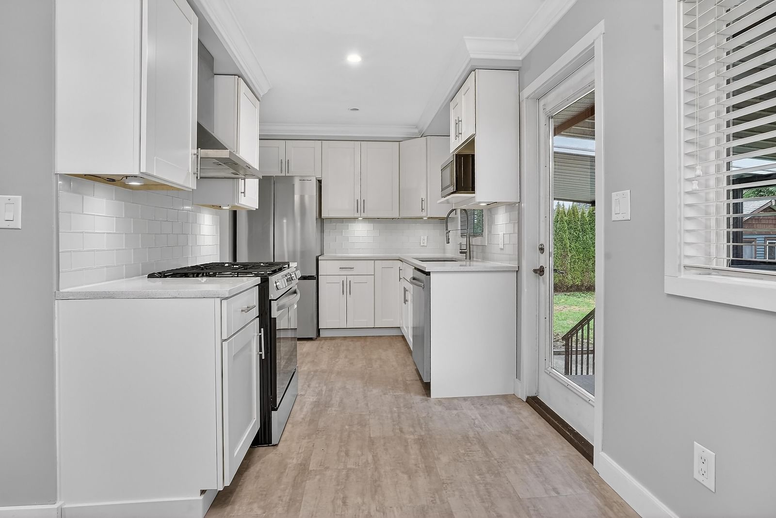 Listing Image 9