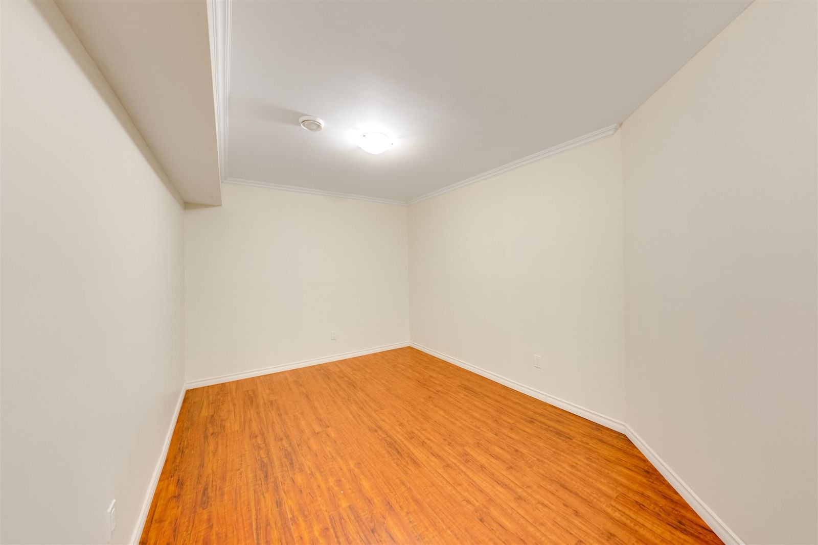Listing Image 27