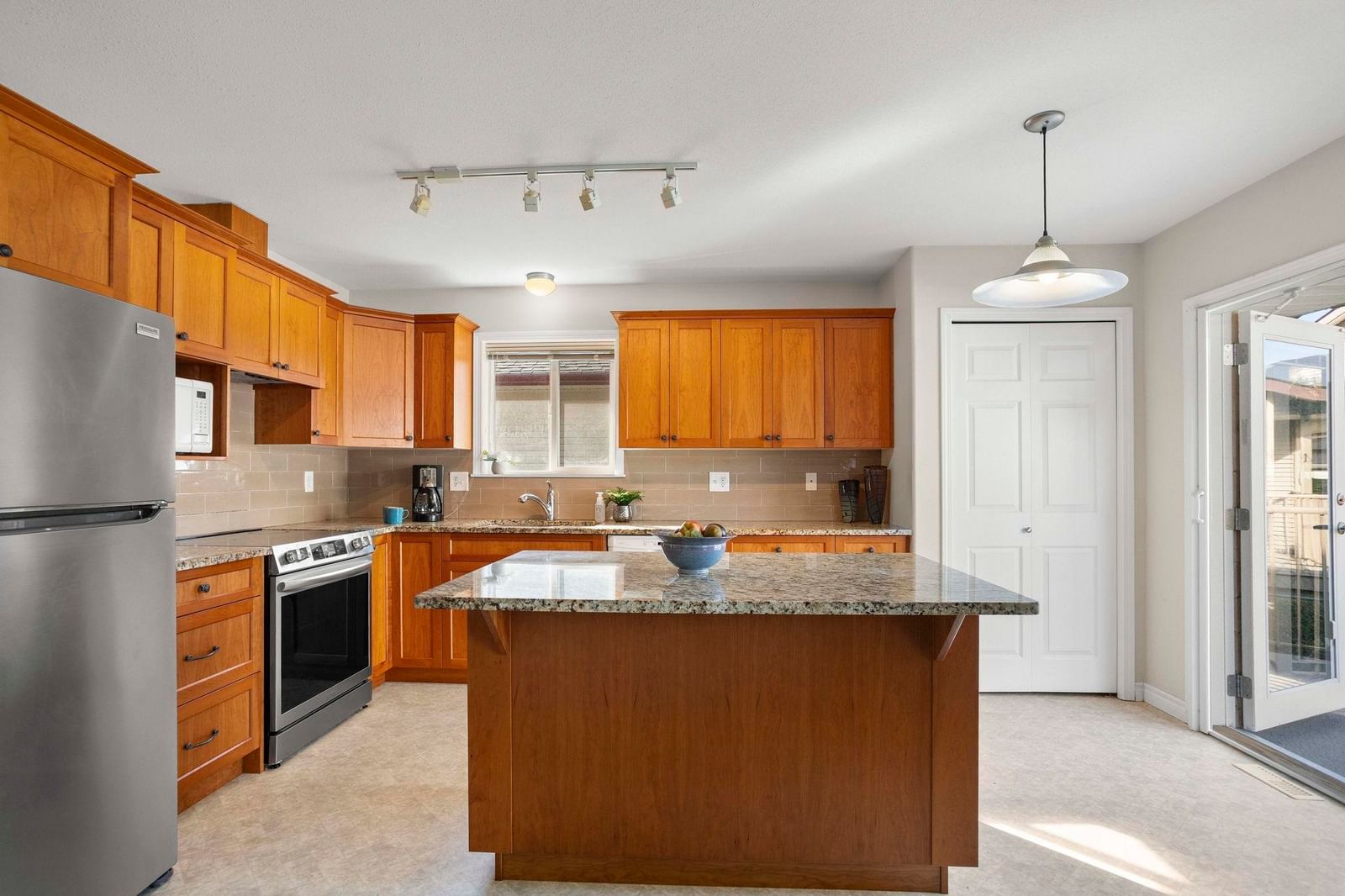Listing Image 14