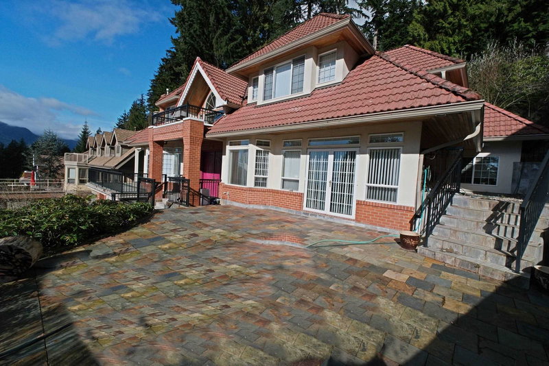 4989 Chalet Place, North Vancouver, V7R 4X4 | Image 3