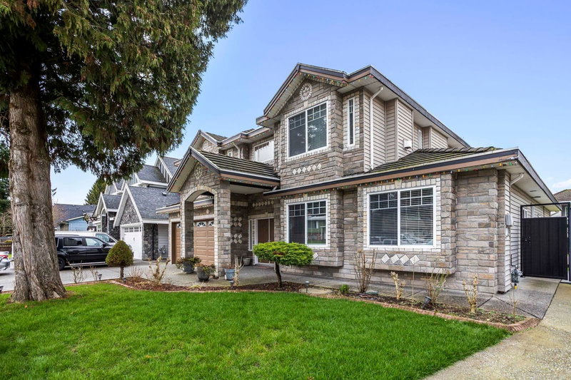 9416 Wallace Crescent, Surrey, V3V 1V6 | Image 2