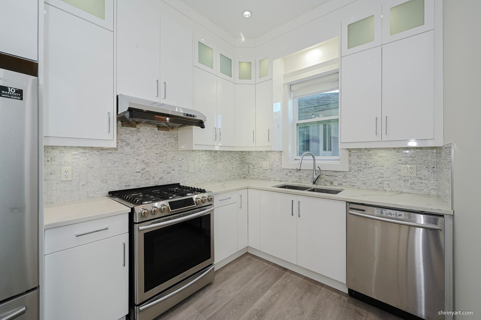 Listing Image 9