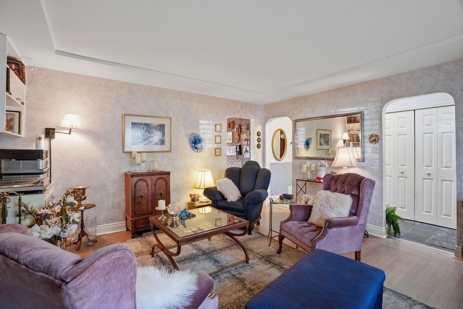 Listing Image 11