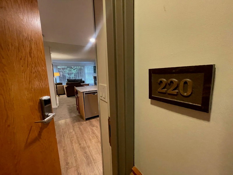 Week 2 - 4910 Spearhead Place, Whistler, V0N 1B4 | Image 2