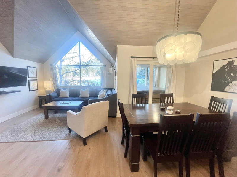 Week 11 - 4293 Mountain Square, Whistler, V8E 1B8 | Image 3
