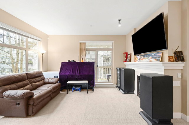 218 - 2083 33 Road W