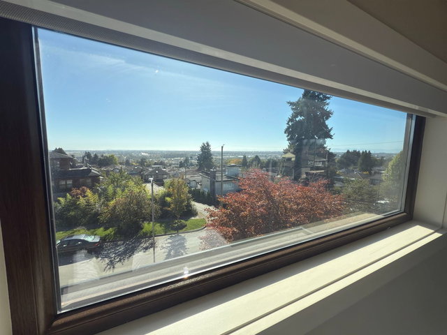 7689 Jasper Crescent