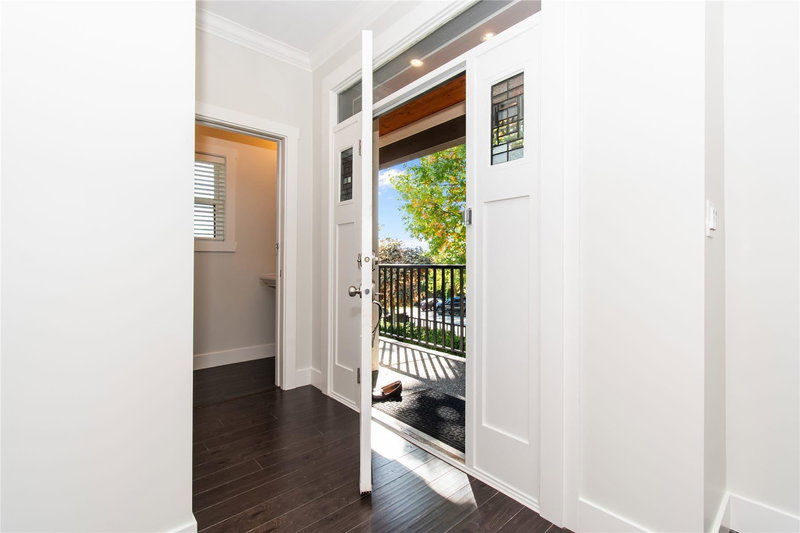 627 Thirteenth Street, New Westminster, V3M 4M3 | Image 2