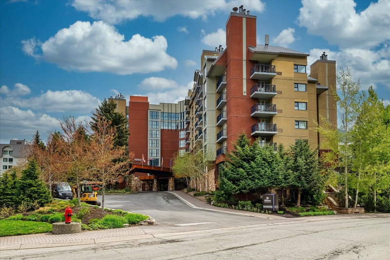 709/711 - 4050 Whistler Way