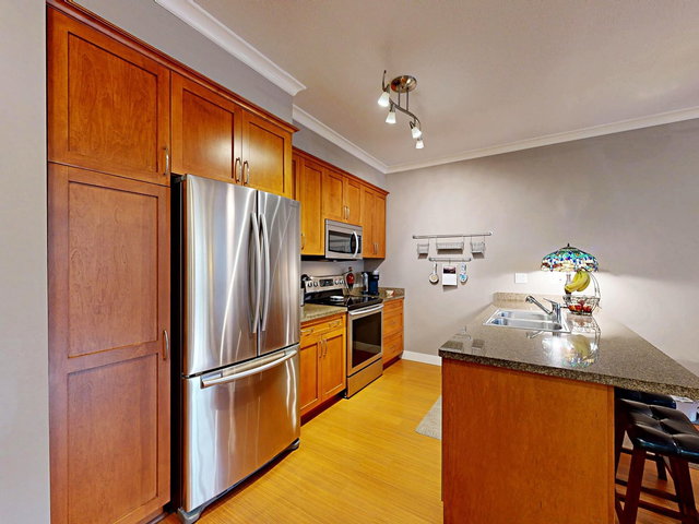 207 - 1375 View Crescent