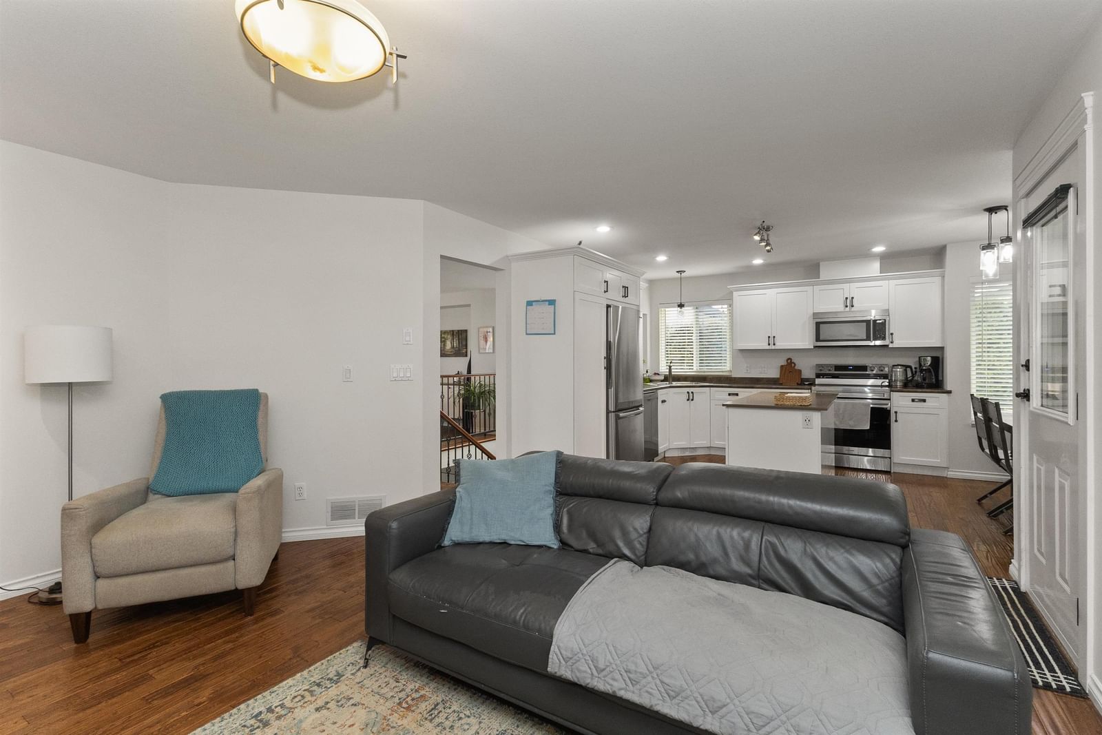 Listing Image 12