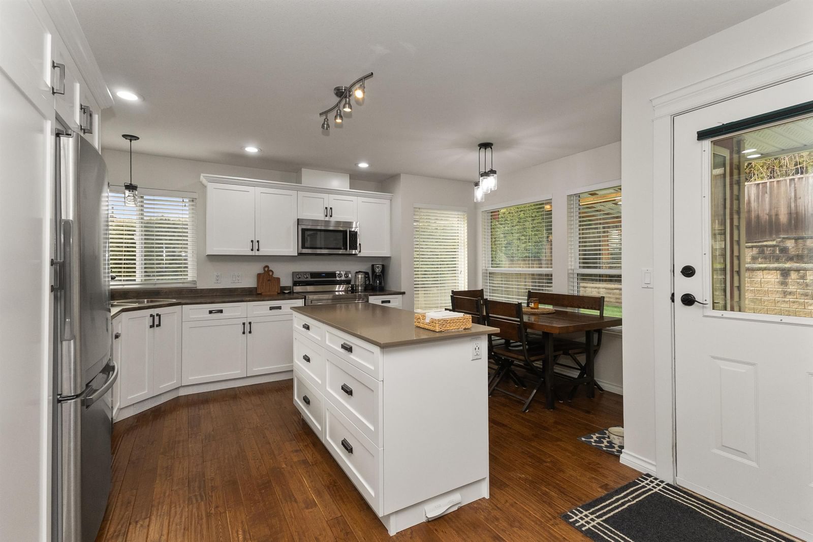 Listing Image 13