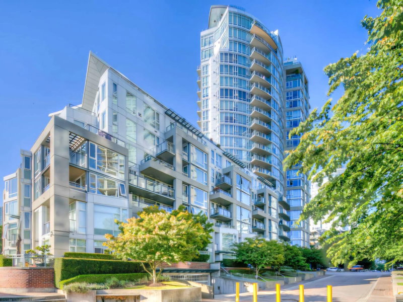 1383 Marinaside Crescent