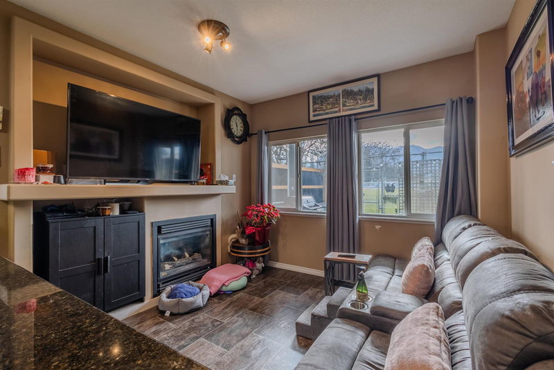 12 - 45306 Balmoral Avenue, Chilliwack, V2R 2M4 | Image 3