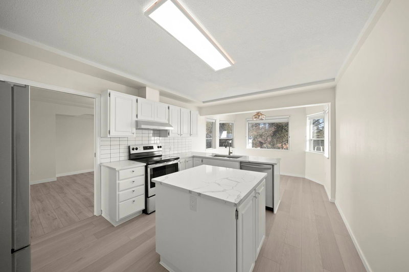 13285 98 Avenue, Surrey, V3T 5N1 | Image 2