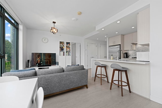 404 - 518 Whiting Way