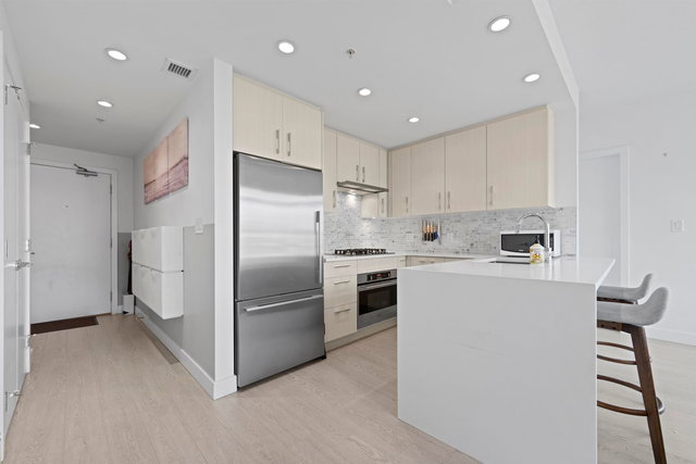 404 - 518 Whiting Way