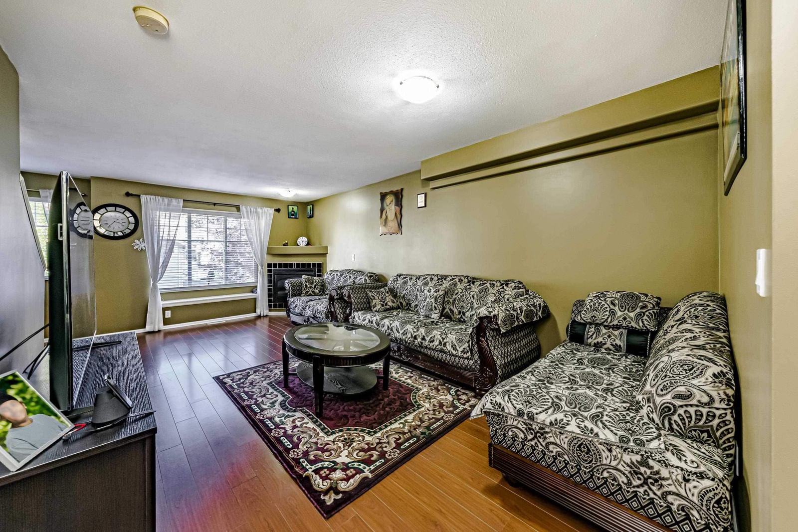 Listing Image 4