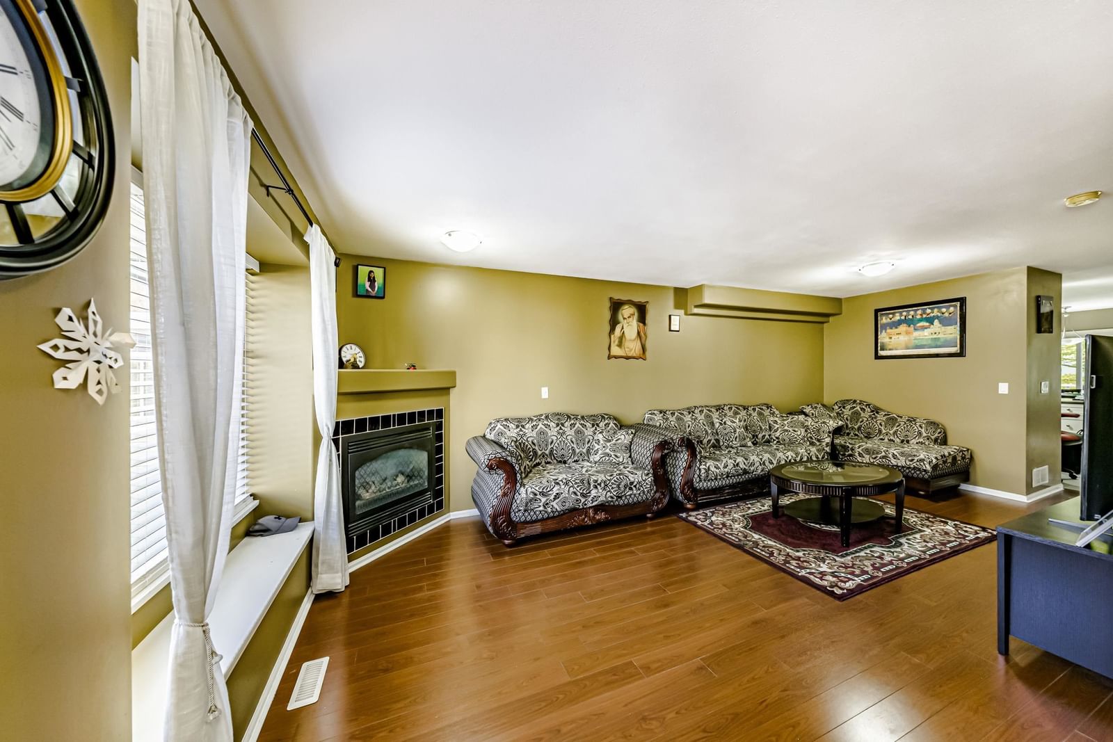 Listing Image 5