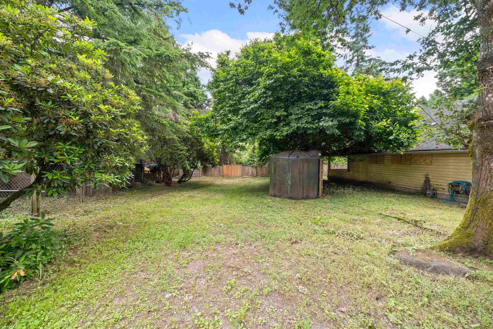 Listing Image 6