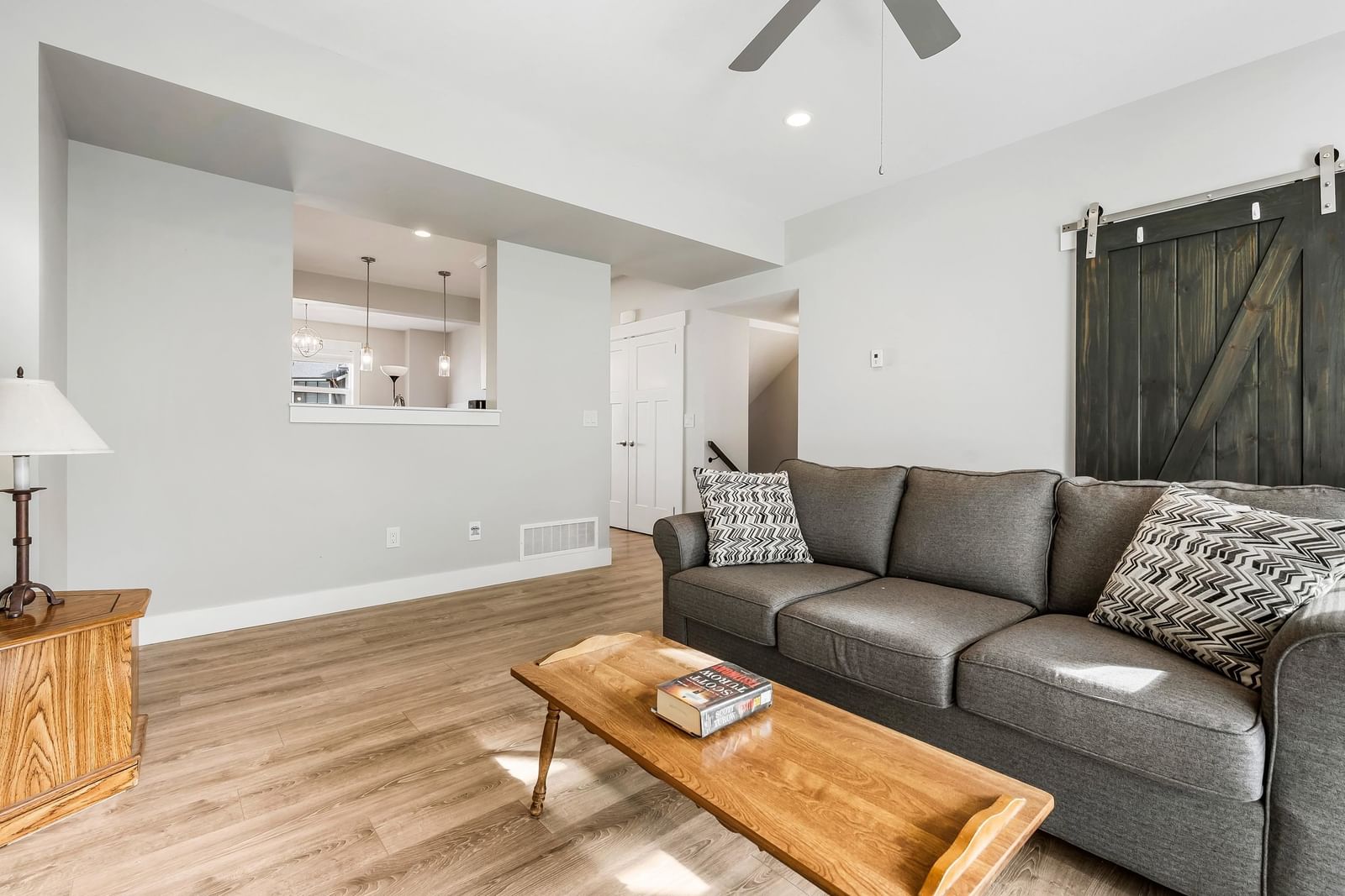 Listing Image 10