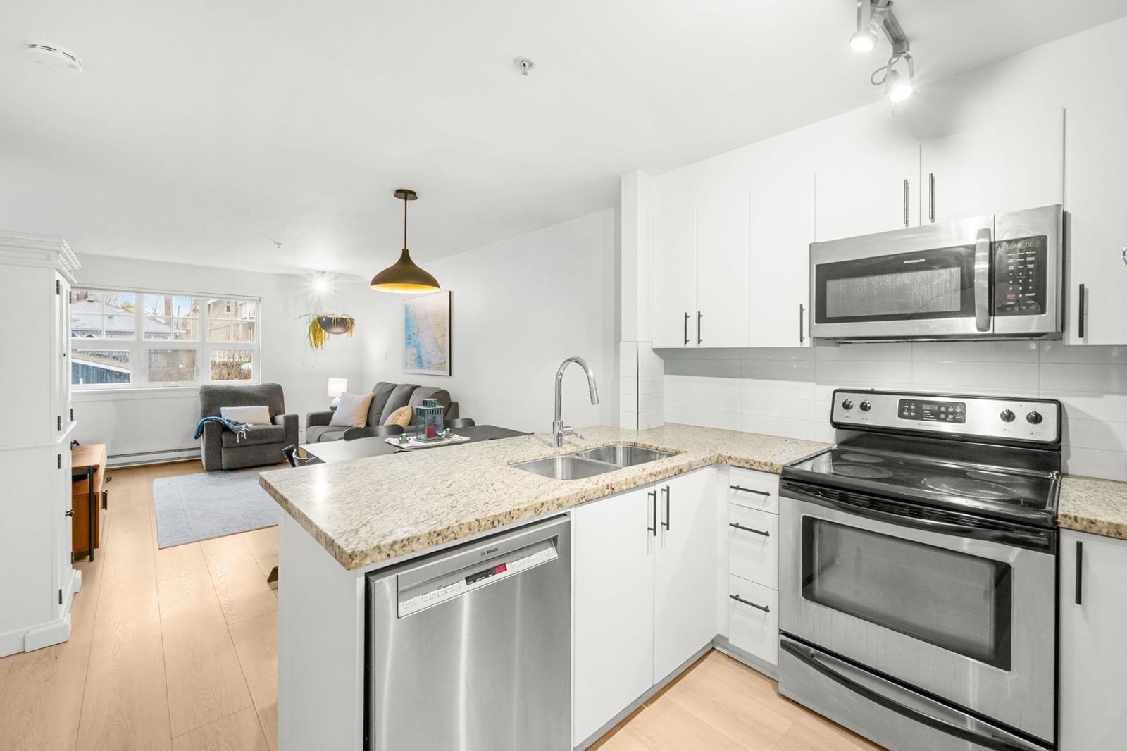 Listing Image 9