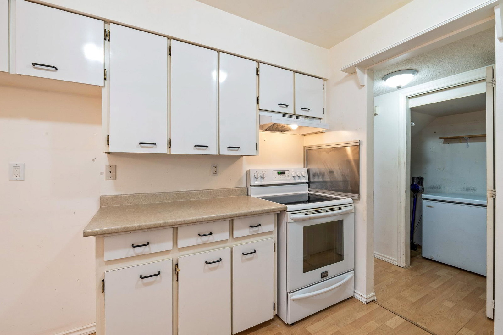 Listing Image 15