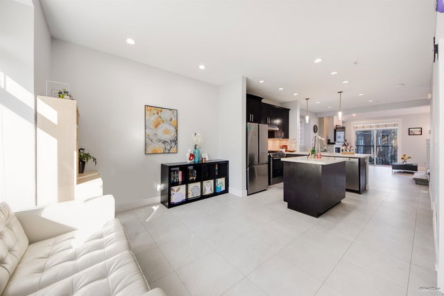 28 - 2689 Parkway Drive