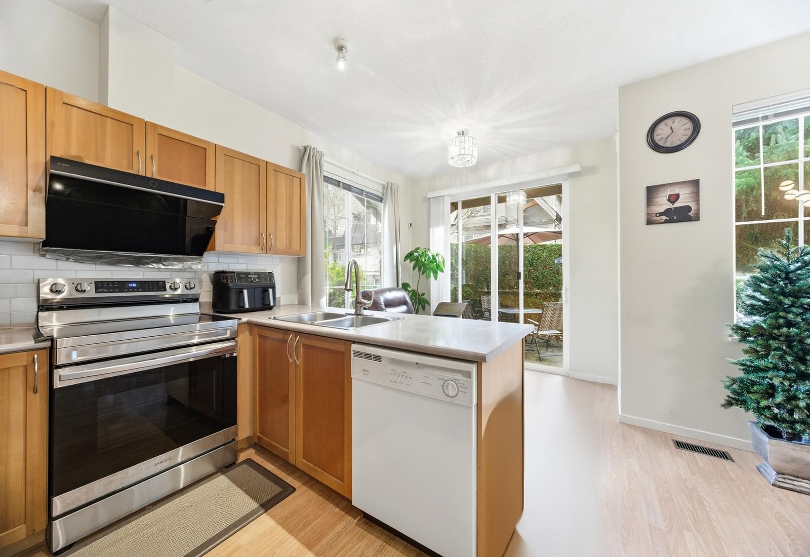 Listing Image 8