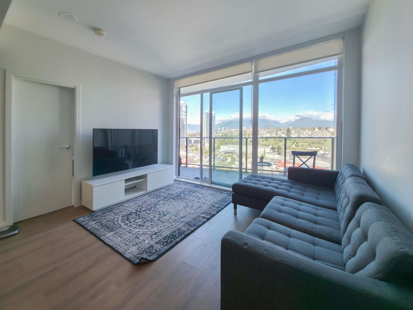 Listing Image 6