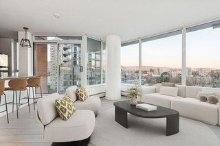 1609 - 688 Abbott Street