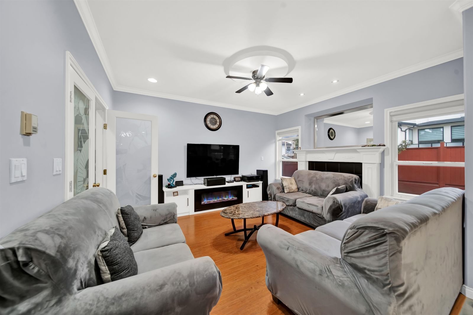 Listing Image 8