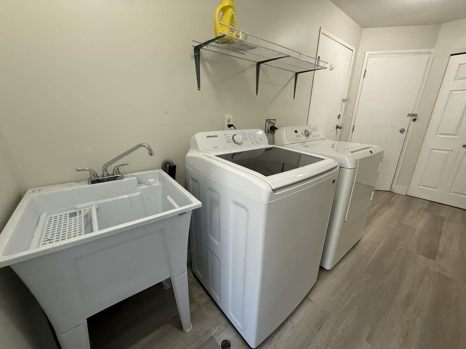 Listing Image 19